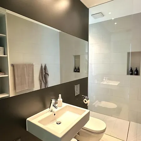 Meos 1 -zentrum-balkon-parkplatz-gym-uniklinik *