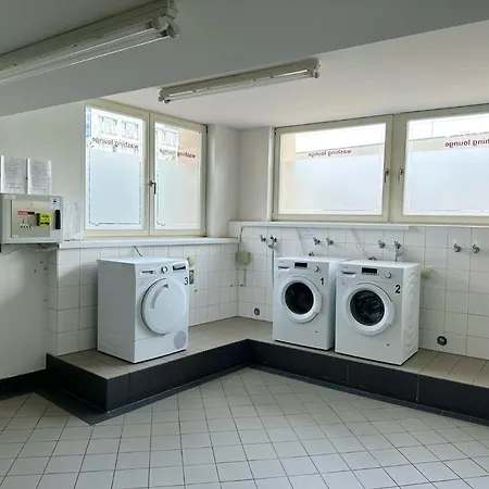 Meos 1 -zentrum-balkon-parkplatz-gym-uniklinik *