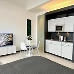 Daire Meos 1 -zentrum-balkon-parkplatz-gym-uniklinik *