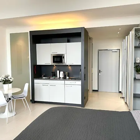 Meos 1 -zentrum-balkon-parkplatz-gym-uniklinik דירה לייפציג