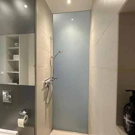 Meos 1 -zentrum-balkon-parkplatz-gym-uniklinik לייפציג