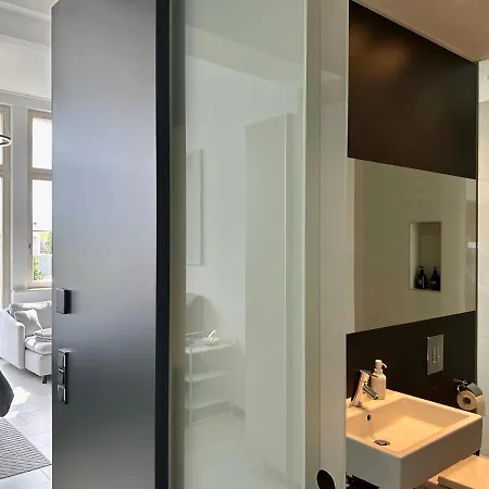 Meos 1 -zentrum-balkon-parkplatz-gym-uniklinik *