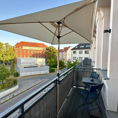 Meos 1 -zentrum-balkon-parkplatz-gym-uniklinik *