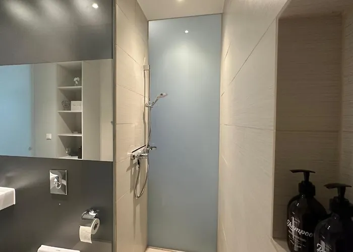 Meos 1 -zentrum-balkon-parkplatz-gym-uniklinik Lipcse