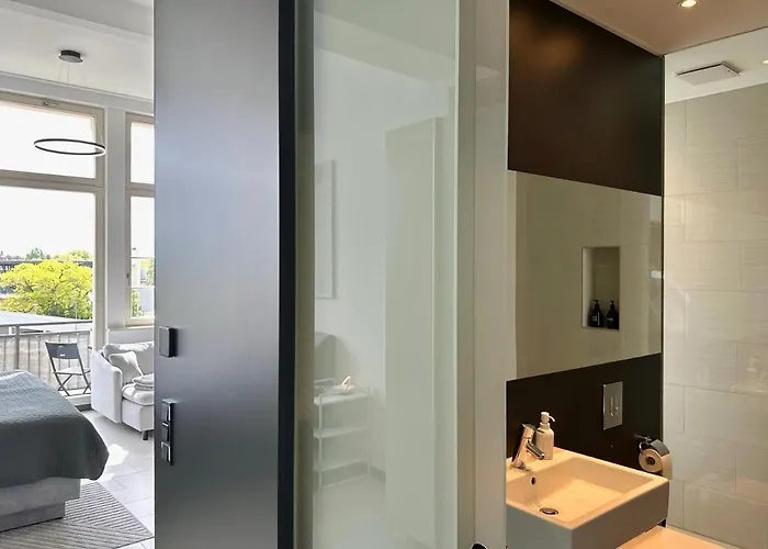 Meos 1 -zentrum-balkon-parkplatz-gym-uniklinik *